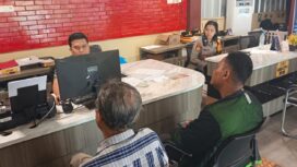 Pengemudi Ojol di Palembang saat melaporkan dugaan begal ke SPKT Polrestabes Palembang. Foto : Istimewa