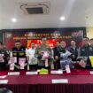 Kabid Humas Polda Sumsel, Kombes Pol Nandang saat memperlihatkan liquid Vape yang mengandung Etomidate saat press conference. Foto : Urban Id