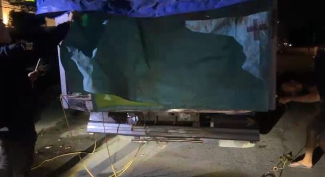 
Truk yang diduga menyelundupkan pupuk subsidi yang hendak menuju Jambi. Foto : Istimewa