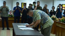 Sekretaris Daerah Kota Palembang, Aprizal Hasyim, dalam acara penandatanganan Pakta Integritas dan Perjanjian Kinerja Tahun 2026 yang dipimpin langsung oleh Wali Kota Palembang, Ratu Dewa, di Ruang Parameswara Sekda Kota Palembang, Jumat, 30 Januari 2026/ist