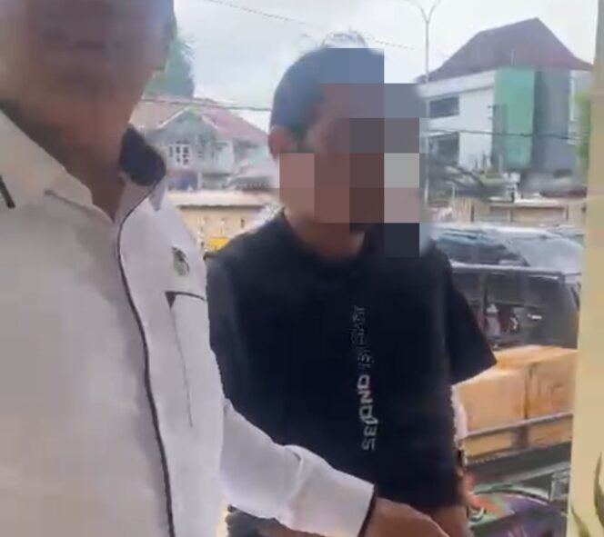 
Pelaku pemerkosaan saat di bawa ke Polda Sumsel. Foto : Istimewa