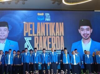 Pelantikan Syaidina Ali sebagai Ketua Pengurus Koordinator Cabang (PKC) Pergerakan Mahasiswa Islam Indonesia (PMII) Sumatera Selatan (Sumsel) periode 2025–2027 beserta pengurus. Foto : Abdullah Toriq/Urban Id