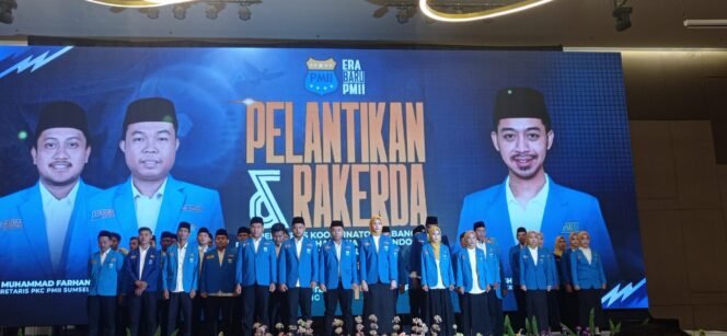 
Pelantikan Syaidina Ali sebagai Ketua Pengurus Koordinator Cabang (PKC) Pergerakan Mahasiswa Islam Indonesia (PMII) Sumatera Selatan (Sumsel) periode 2025–2027 beserta pengurus. Foto : Abdullah Toriq/Urban Id