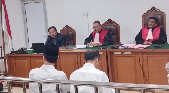 Mantan Wali Kota Palembang, Harnojoyo, saat menjalani sidang kasus korupsi Pasar Cinde