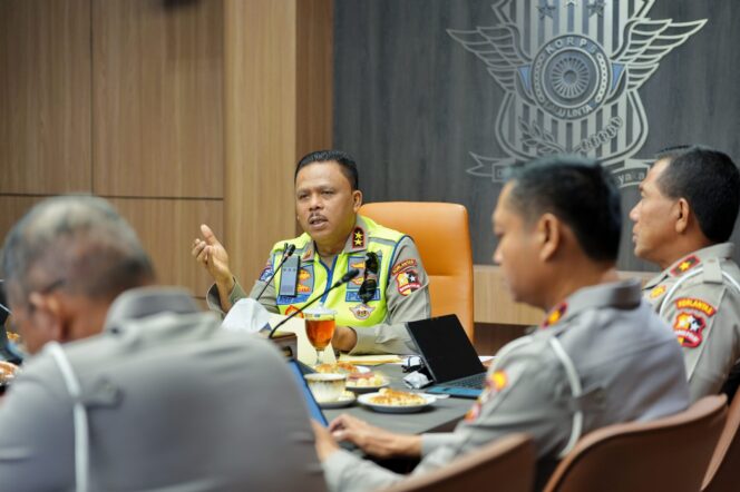 
Kedepankan Tranformasi Pelayanan Publik, Kakorlantas Terapkan Teknologi Berbasis Digital