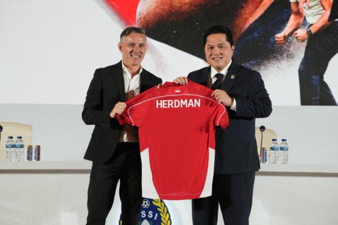 
Erick Thohir Ajak Suporter Dukung John Herdman