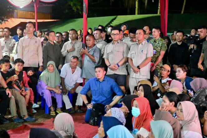 
Malam Tahun Baru di Lokasi Bencana, Prabowo Ajak Warga Berdoa Bersama