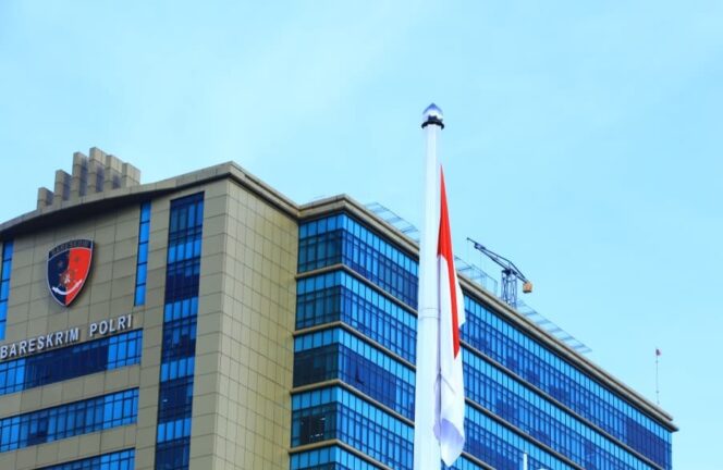 
Polri Ungkap Penipuan e-Tilang Palsu yang Mengatasnamakan Kejaksaan, Sejumlah Perangkat Disita