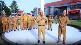 Gubernur Sumsel Herman Deru bersama Wakil Gubernur Sumsel Cik Ujang saat memimpin Apel Gabungan OPD. Foto : Humas Pemprov Sumsel