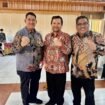 Kadisnakertrasn muba(kanan) photo bersama Sekretaris SKK Migas, Bapak Luky A. Yusgiantoro, Ph.D. Usai acara di PPSDM Cepu Kamis,8 Januari 2026/ist.