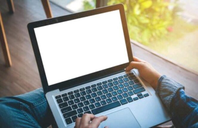 
Ilustrasi merawat leptop agar tidak cepat rusak/Shutterstock