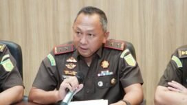 Kajati Sumatra Selatan, Dr. Ketut Sumedana dalam keterangan pers di kantor Kejati Sumsel, Rabu (19/11/2025). Foto: Penkum Kejati Sumsel