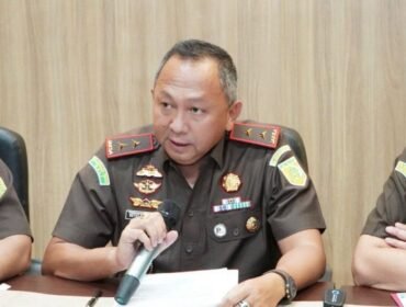 Kajati Sumatra Selatan, Dr. Ketut Sumedana dalam keterangan pers di kantor Kejati Sumsel, Rabu (19/11/2025). Foto: Penkum Kejati Sumsel