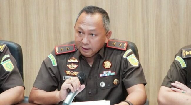 Kajati Sumatra Selatan, Dr. Ketut Sumedana dalam keterangan pers di kantor Kejati Sumsel, Rabu (19/11/2025). Foto: Penkum Kejati Sumsel