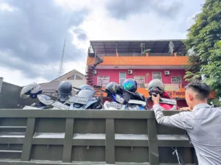 Petugas gabungan lakukan penertiban di kawasan sekitar PS Mall Palembang (Satpol PP)