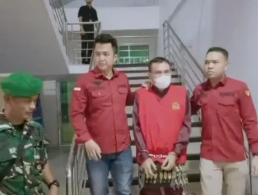 Anggota DPRD Ogan Ilir saat digiring pihak kejaksaan usai ditetapkan sebagai tersangka. Foto : Istimewa