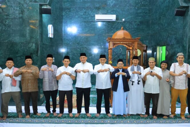 
Sekda Edward Candra Hadiri Pengajian Ramadan, Perkuat Sinergi Pemprov dan DPRD Sumsel