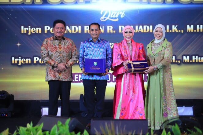 
Herman Deru Hadiri Pisah Sambut Kapolda Sumsel, Tegaskan Komitmen Sinergi dan Kebersamaan