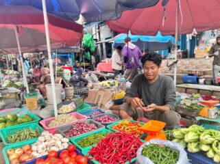 Suasana pasar KM 5 Palembang. Foto : M Rafid Faruk/Urban Id