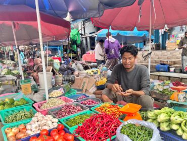 Suasana pasar KM 5 Palembang. Foto : M Rafid Faruk/Urban Id