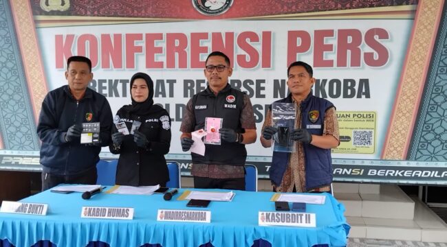 Direktorat Reserse Narkoba Polda Sumsel saat press release penangkapan narkoba di OKU Timur. Foto : Istimewa