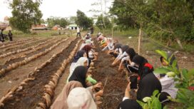 Santri saat melakukan belajar pangan berkelanjutan melalui konsep Food Always in the Home (FAITH). Foto : Istimewa