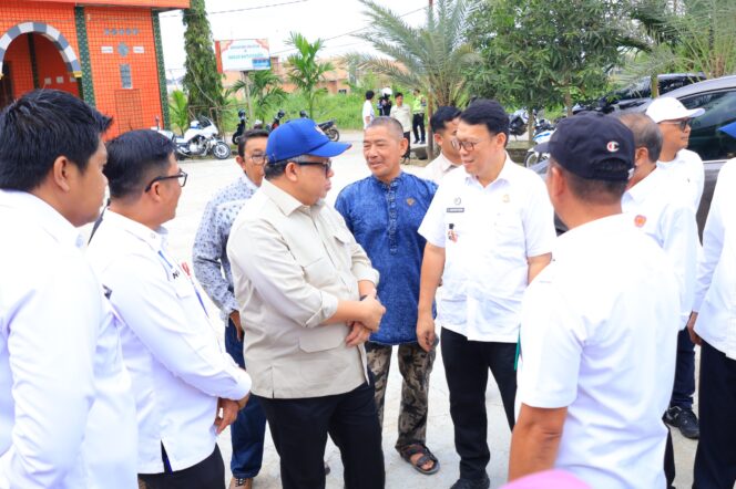 
Wakil Menteri Perumahan dan Kawasan Permukiman (PKP) Fahri Hamzah melakukan peninjauan langsung ke sejumlah titik perumahan dan kawasan masyarakat berpenghasilan rendah (MBR) di Kota Palembang, Rabu, 11 Februari 2026/ist.
