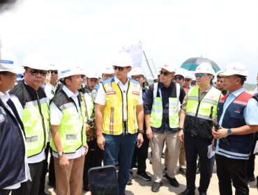 Wali Kota Palembang, Ratu Dewa, mendampingi Menteri Koordinator Bidang Infrastruktur dan Pembangunan Kewilayahan Agus Harimurti Yudhoyono (AHY) meninjau progres pembangunan Tol Palembang–Betung, Rabu, 11 Februari 2026/ist.