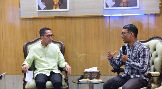 Wali Kota Palembang, Ratu Dewa saat menerima audiensi Jaringan Pendidikan Pemilih untuk Rakyat (JPPR). Foto : Kominfo Palembang