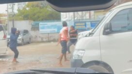 Suasana bentrokan senjata tajam di Jalan Sudirman Palembang. Foto : Istimewa