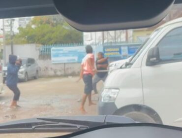 Suasana bentrokan senjata tajam di Jalan Sudirman Palembang. Foto : Istimewa