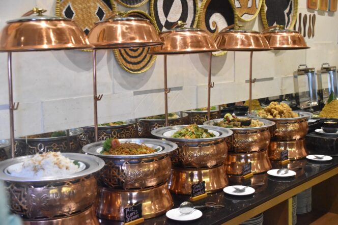 
BATIQA Hotel Palembang resmi meluncurkan paket buka puasa bertema “Lentera Pak Sabar” dengan konsep kampung tempo dulu/ist.