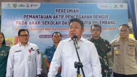 Gubernur Sumsel Herman Deru sesuai peresmian vaksinasi Dengue di Palembang. Foto : Abdullah Toriq/Urban Id