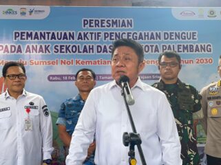 Gubernur Sumsel Herman Deru sesuai peresmian vaksinasi Dengue di Palembang. Foto : Abdullah Toriq/Urban Id