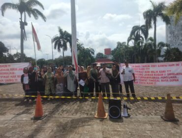 Purnawirawan TNI saat mendatangi DPRD Sumsel. Foto : Istimewa