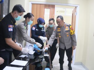 Tes urine yang dilakukan di Lantai 2 Gedung Presisi Polda Sumatera Selatan, Senin, 23 Februari 2026/ist. 