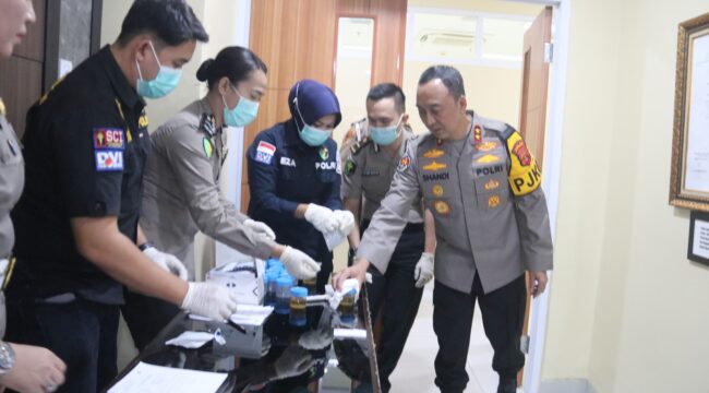 Tes urine yang dilakukan di Lantai 2 Gedung Presisi Polda Sumatera Selatan, Senin, 23 Februari 2026/ist. 