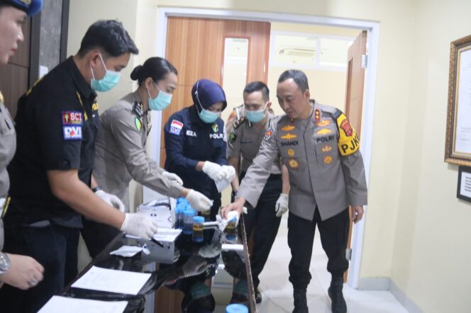 
Tes urine yang dilakukan di Lantai 2 Gedung Presisi Polda Sumatera Selatan, Senin, 23 Februari 2026/ist. 