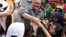 Eks Gubernur Sumsel Alex Noerdin saat bertemu masyarakat. Foto : Istimewa