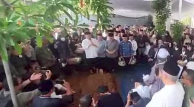 Pemakaman Mantan Gubernur Sumsel, Alex Noerdin, di TPU Kebun Bunga, Kamis, 26 Februari 2026/ist.
