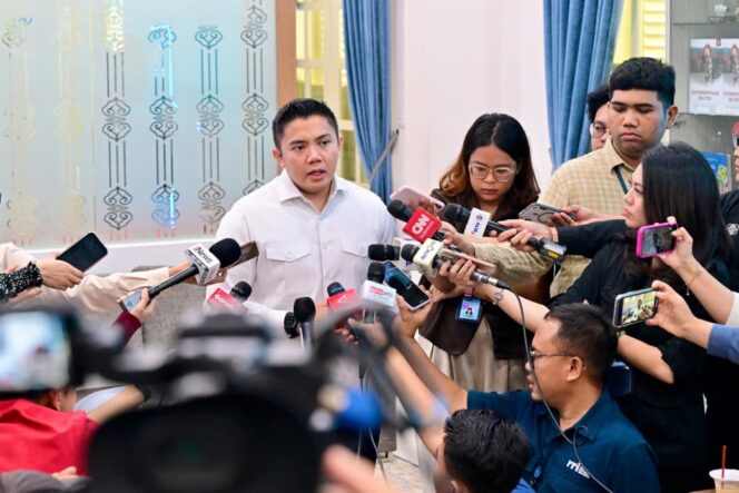 
Seskab Teddy: Perjalanan Luar Negeri Presiden Prabowo Efisien, Tertib, Efektif dan Sesuai Prosedur