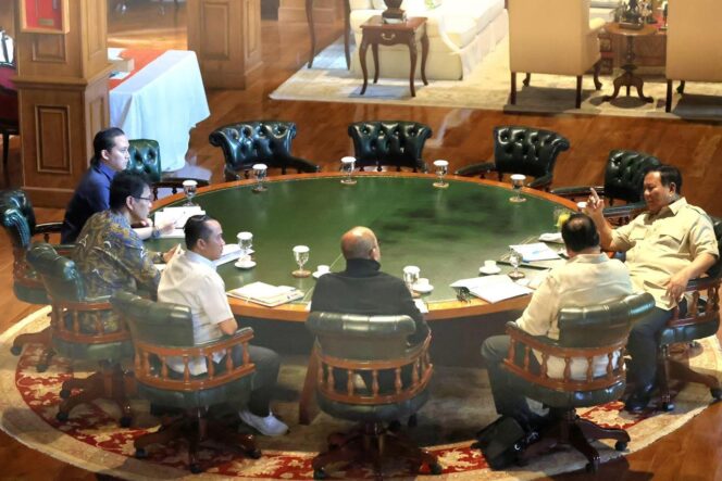 
Prabowo Tegaskan Perundingan Global Harus Menguntungkan Indonesia