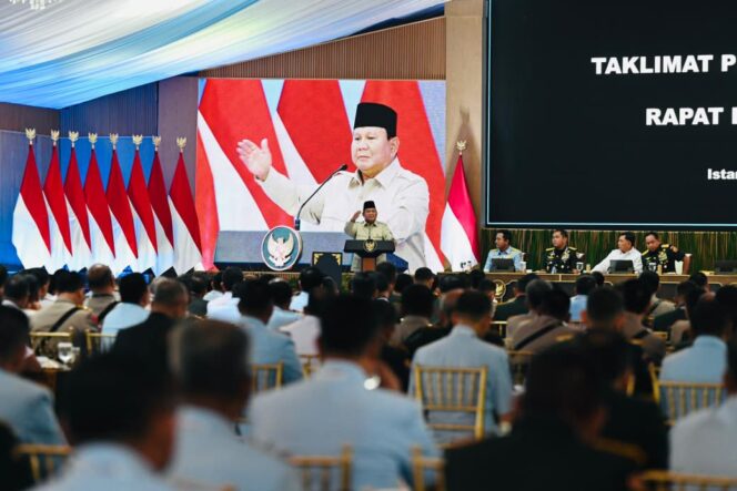 
Prabowo Tekankan TNI-Polri Profesional dan Selalu Bersama Rakyat