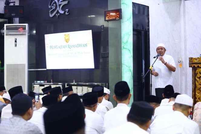 
Herman Deru Sampaikan Duka atas Wafatnya Alex Noerdin dalam Safari Ramadhan di Makodam II/Sriwijaya