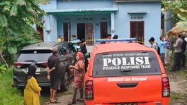 Pihak kepolisian tengah melakukan olah TKP kasus pencurian. (Dok. Warga)