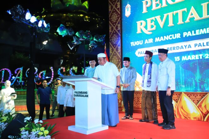 
Herman Deru Resmikan Tugu Air Mancur Berbentuk Bunga Cempako Telok, Revitalisasi Didukung Bantuan Rp10 Miliar