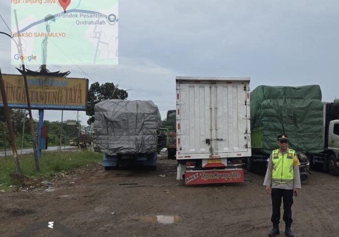 
Patroli Raicet Polda Sumsel Tekan Kemacetan di Jalur Palembang–Betung, Truk Sumbu 3 Ditertibkan