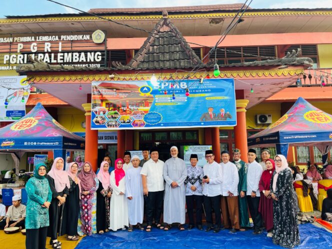
Gelar Bukber dan Pasar Beduk, SMK PGRI 1 Palembang Latih Jiwa Kewirausahaan Siswa