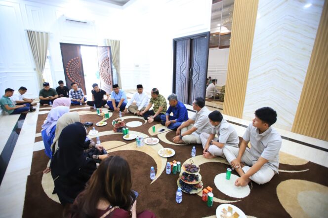 
Cik Ujang Gelar Halal Bihalal Idulfitri Hari Keempat di Lahat, Pererat Silaturahmi dengan Masyarakat