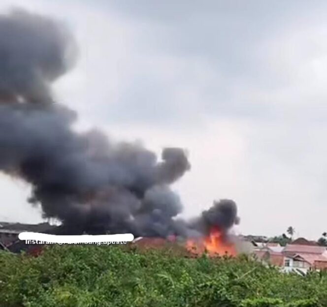 
Kebakaran besar terjadi di Lorong Manggar, Boom Baru Palembang pada Minggu, 1 Maret 2026/Instagram: palembang_istimewa
